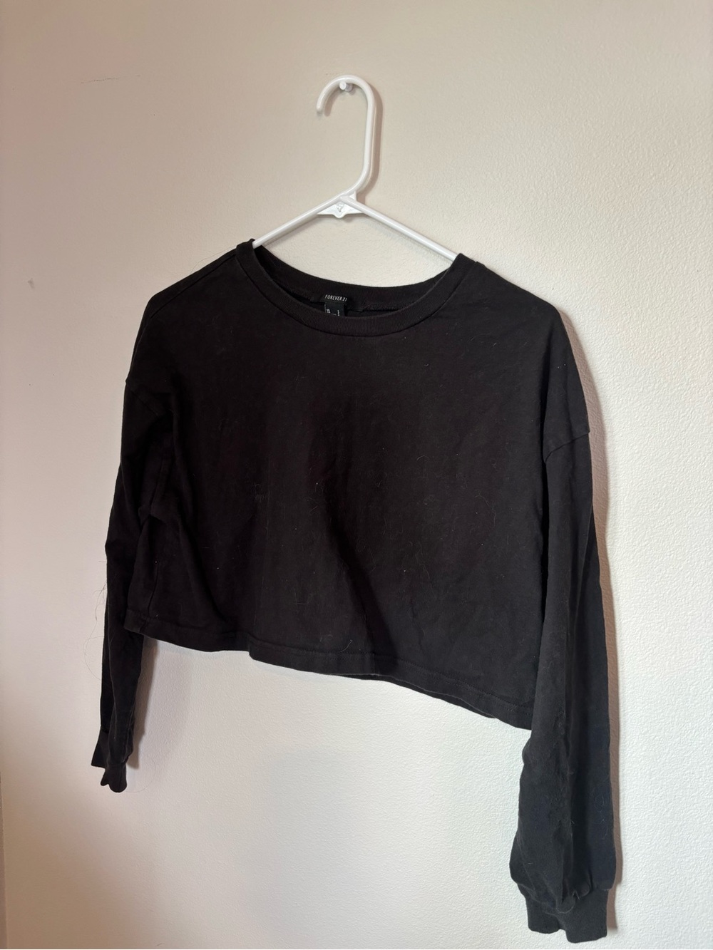 Forever 21 Black Cropped Crewneck Sweatshirt
